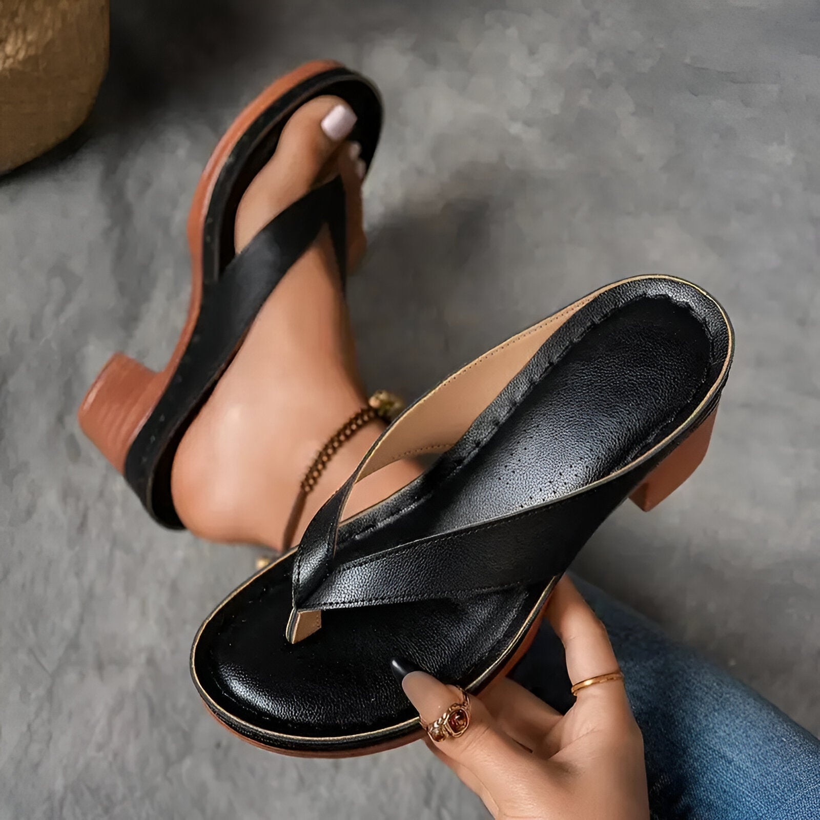 Black / 3