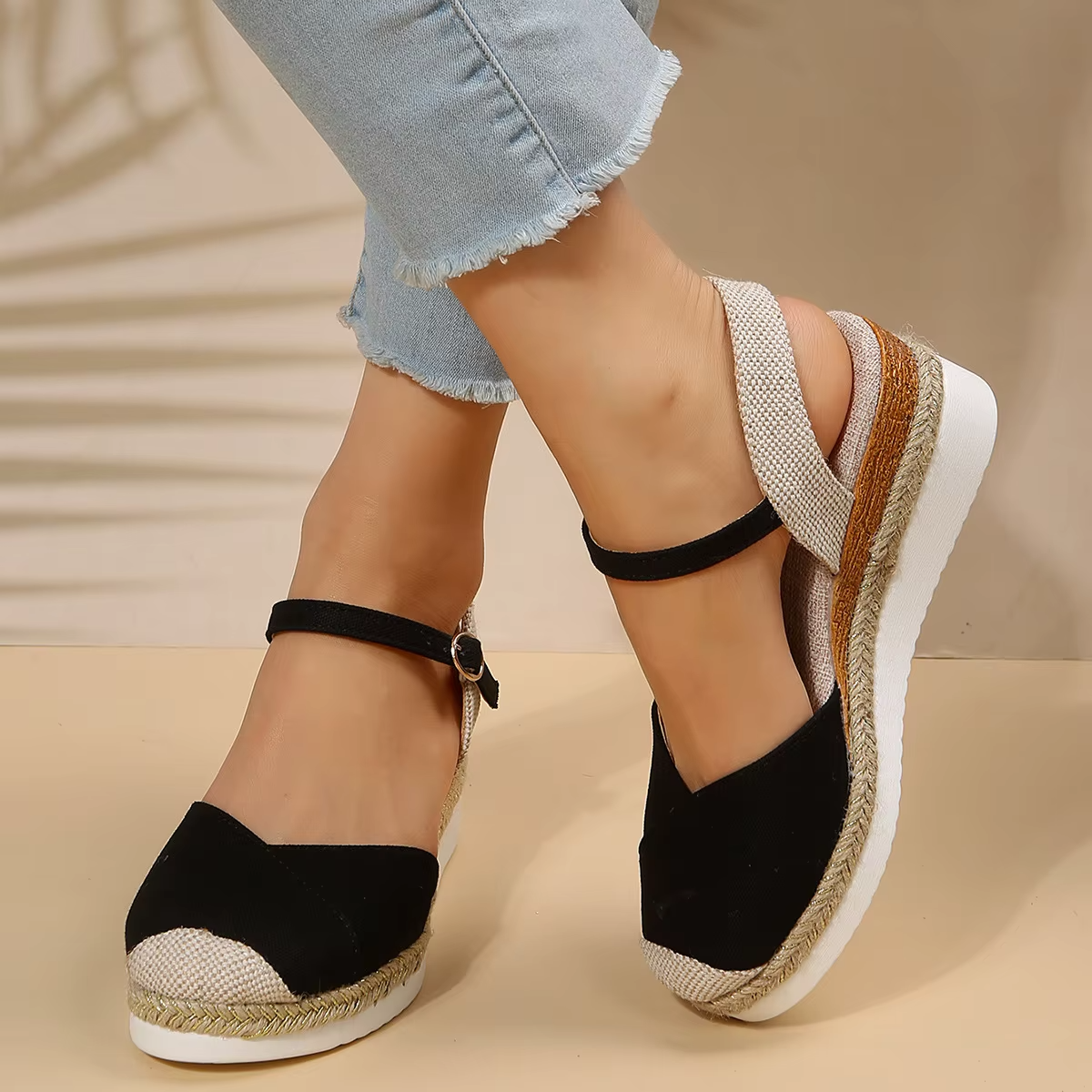 Black / 3