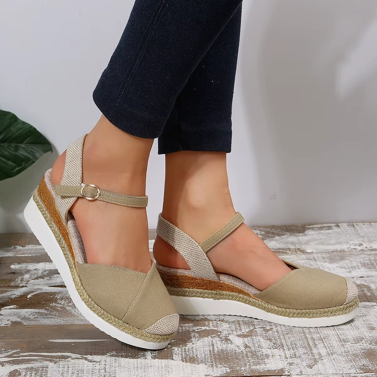 Khaki / 3